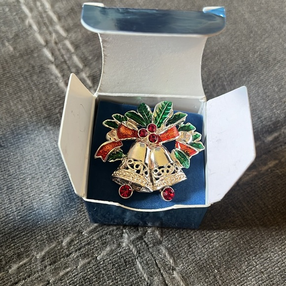 Vintage Jewelry Signed Avon Christmas Sleigh Bells Pin Brooch - Picture 9 of 13